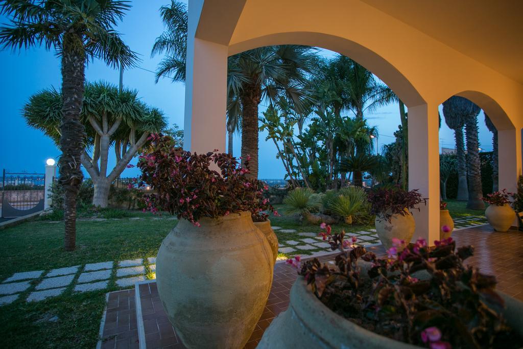 Temenos Villa By Ortigiaapartments Szirakúza Kültér fotó